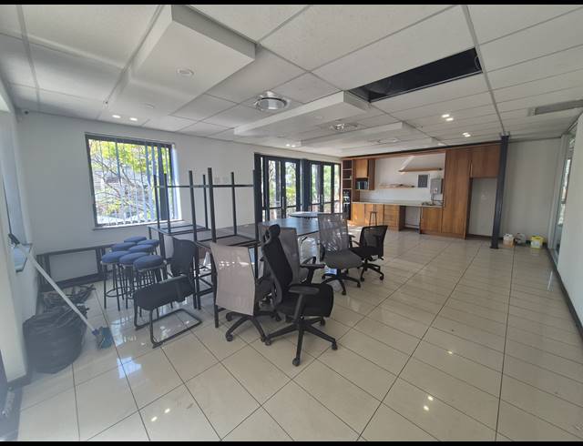 242M² OFFICE TO LET IN WOODMEAD